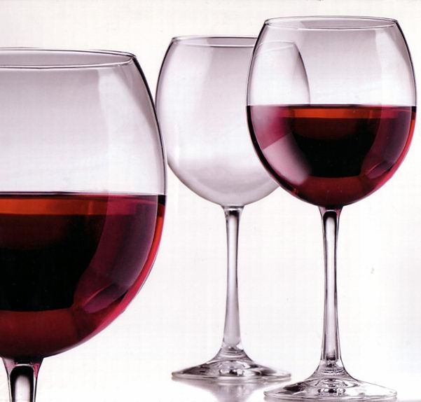 Kevyt alkoholi vahvistaa naisten luita
