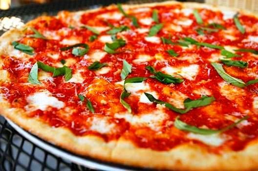 2. Napolilainen pizza, Italia
